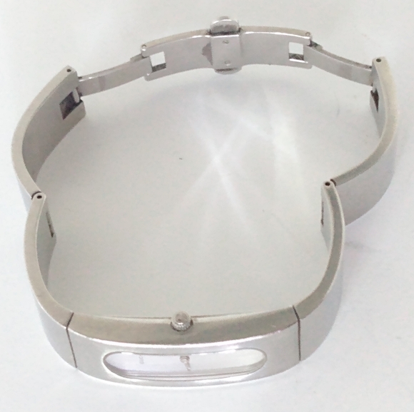 Authentic Gucci Bracelet Silver Tone Women's Watch - Picture 8 of 10